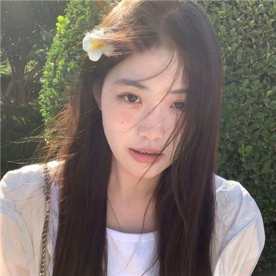 夏日天空的那匹红马